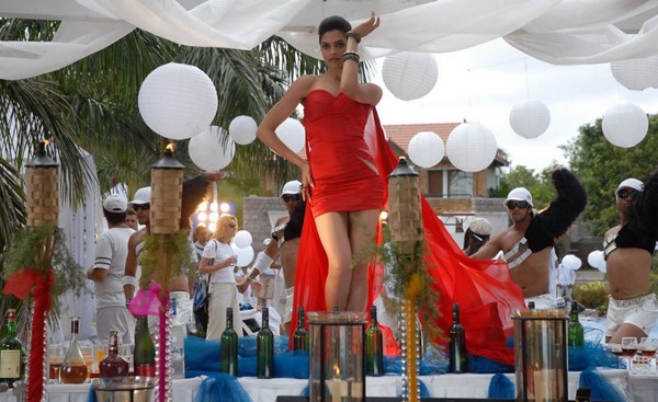 Deepika Padukone - 21 / 26 photos