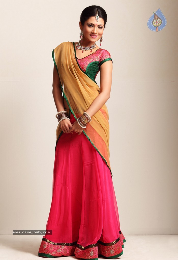 Deepika Kamaiah Portfolio  - 17 / 21 photos
