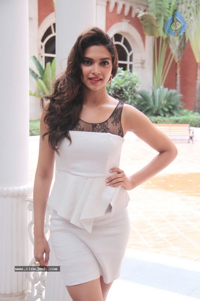 Deepika Padukone Stills - 10 / 38 photos