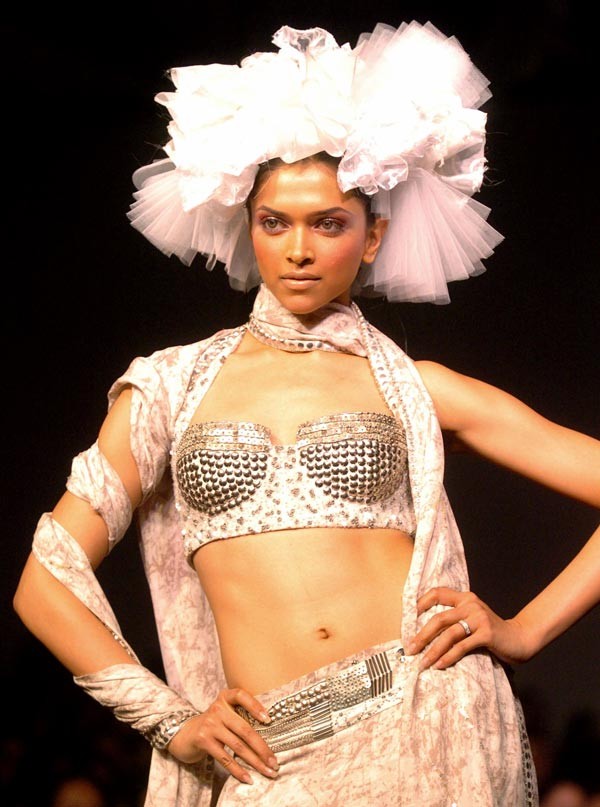 Deepika Padukone Album - 2 / 17 photos