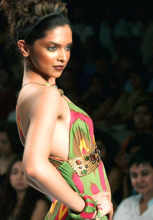 Deepika Padukone Album - 11 / 17 photos