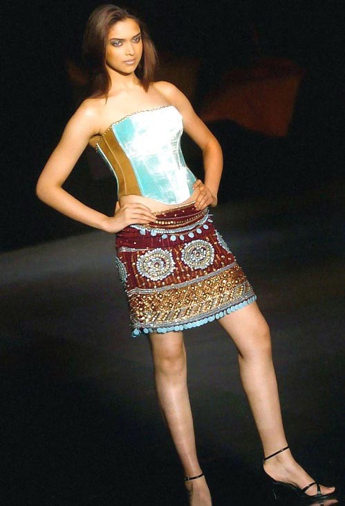 Deepika Padukone Album - 15 / 17 photos