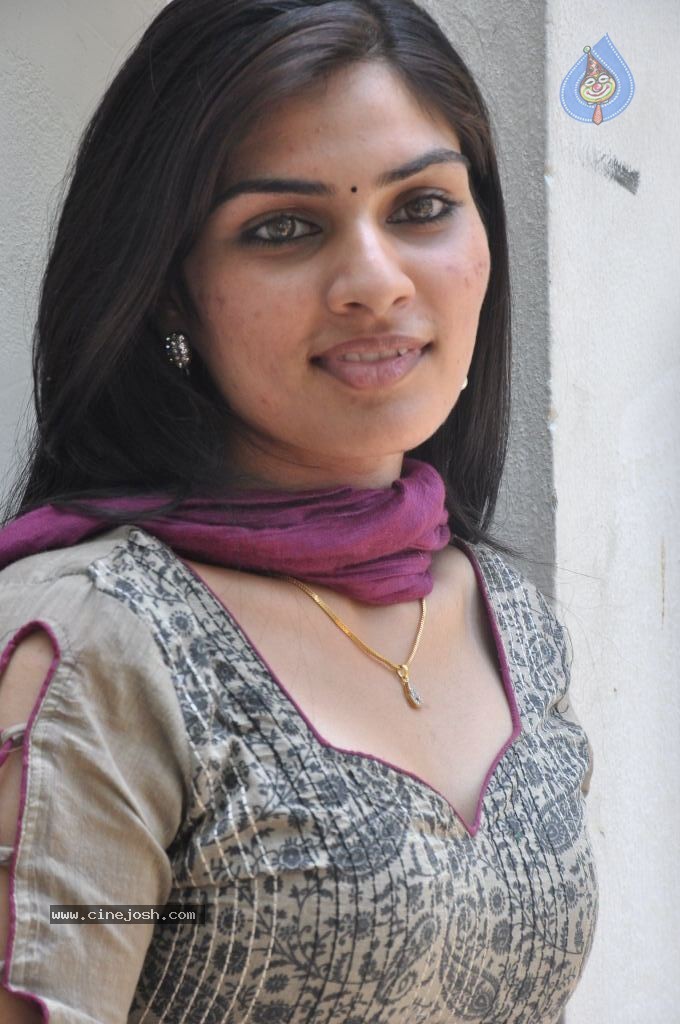 Deepsika Latest Stills - 49 / 53 photos