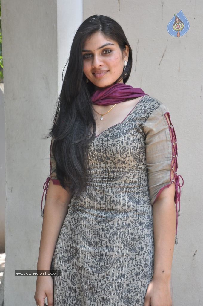 Deepsika Latest Stills - 51 / 53 photos