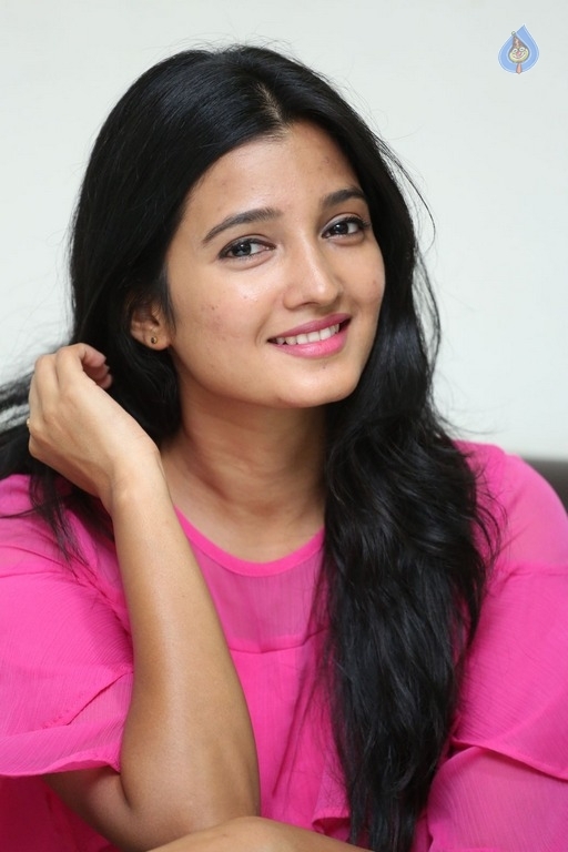 Deepthi Shetty New Gallery - 6 / 21 photos