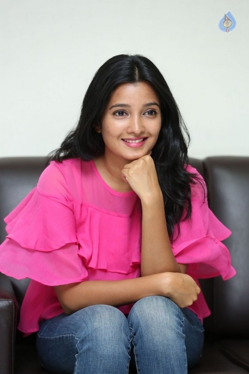Deepthi Shetty New Gallery - 8 / 21 photos