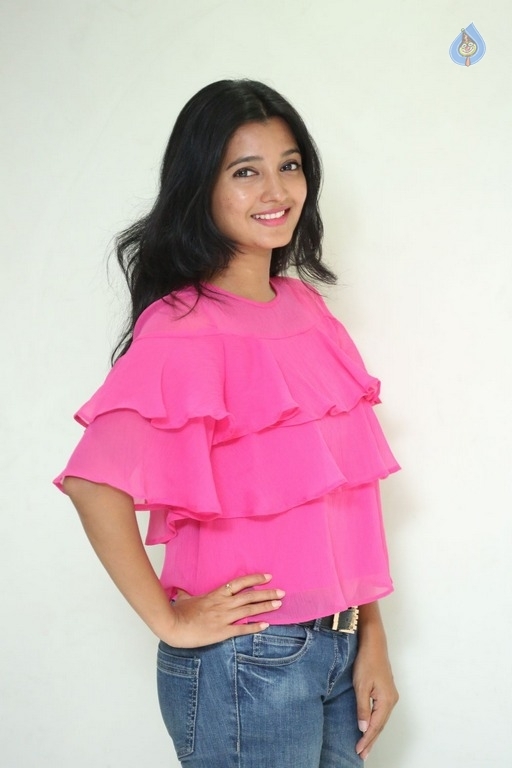 Deepthi Shetty New Gallery - 15 / 21 photos