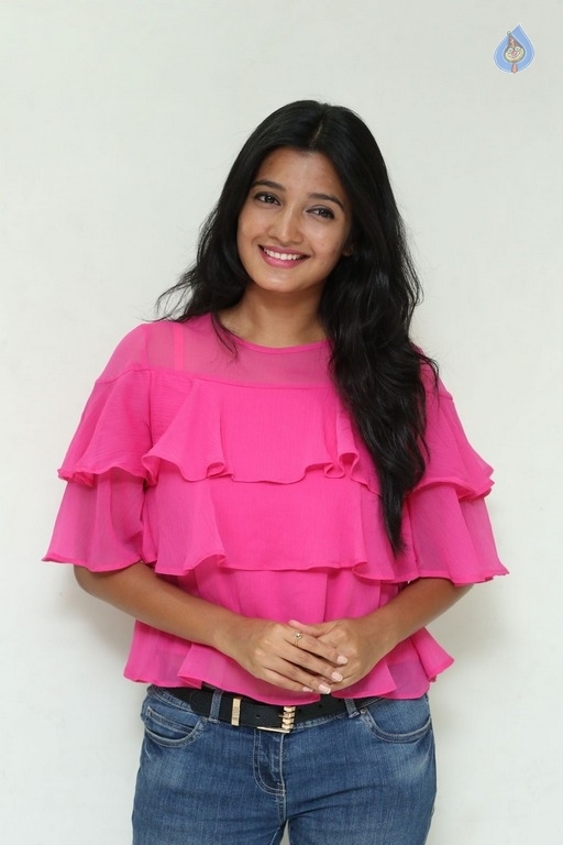 Deepthi Shetty New Gallery - 16 / 21 photos