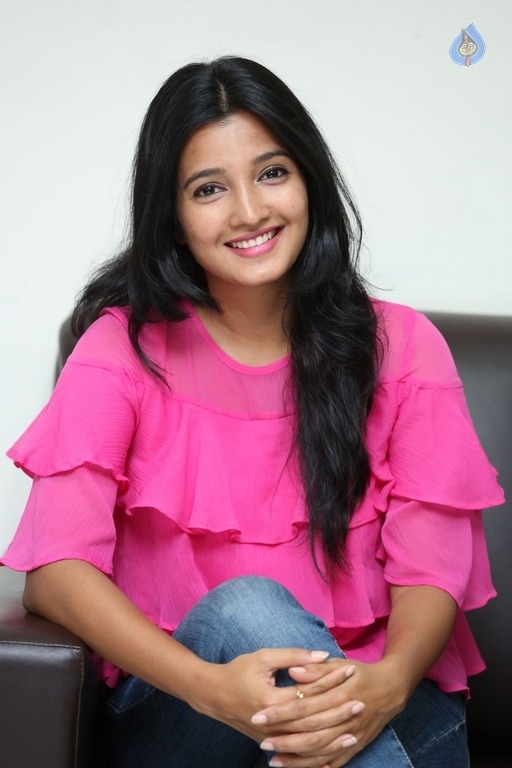 Deepthi Shetty New Gallery - 17 / 21 photos