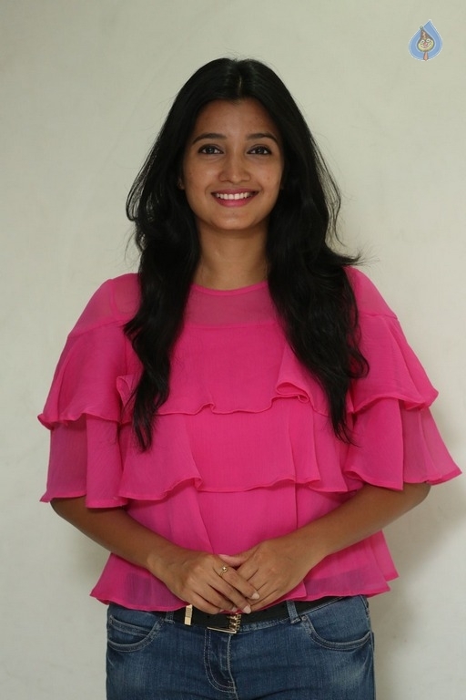 Deepthi Shetty New Gallery - 18 / 21 photos