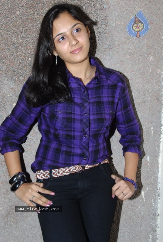 Deepthi Stills - 37 / 61 photos