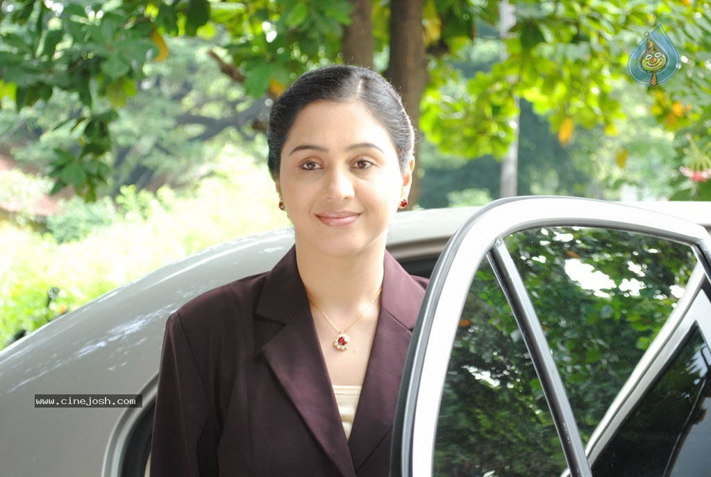 Devayani New Stills - 11 / 59 photos