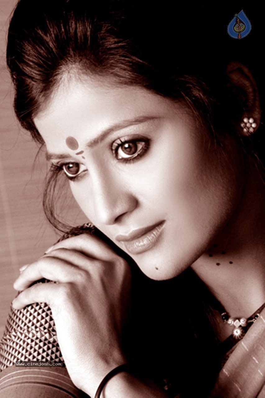 Devayanim Stills - 8 / 17 photos