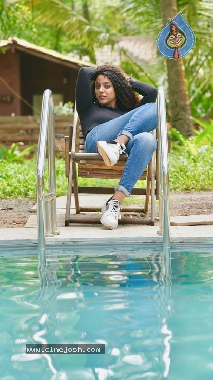 Deviyani Sharma PhotoShoot Set 01 - 26 / 32 photos