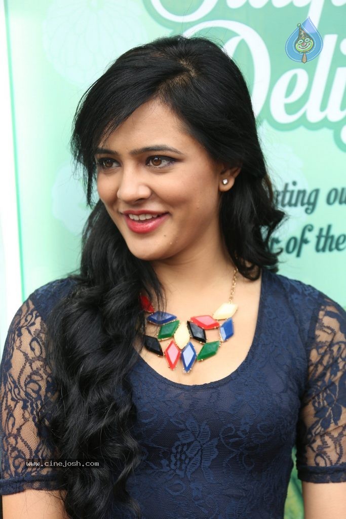 Diah Nicolas New Photos - 10 / 74 photos
