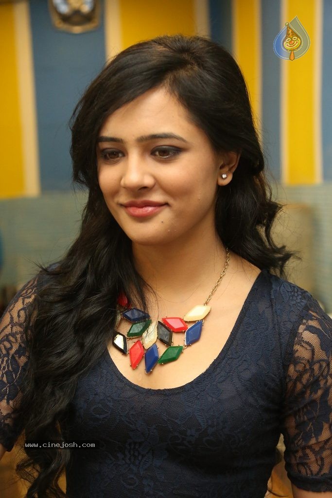 Diah Nicolas New Photos - 43 / 74 photos