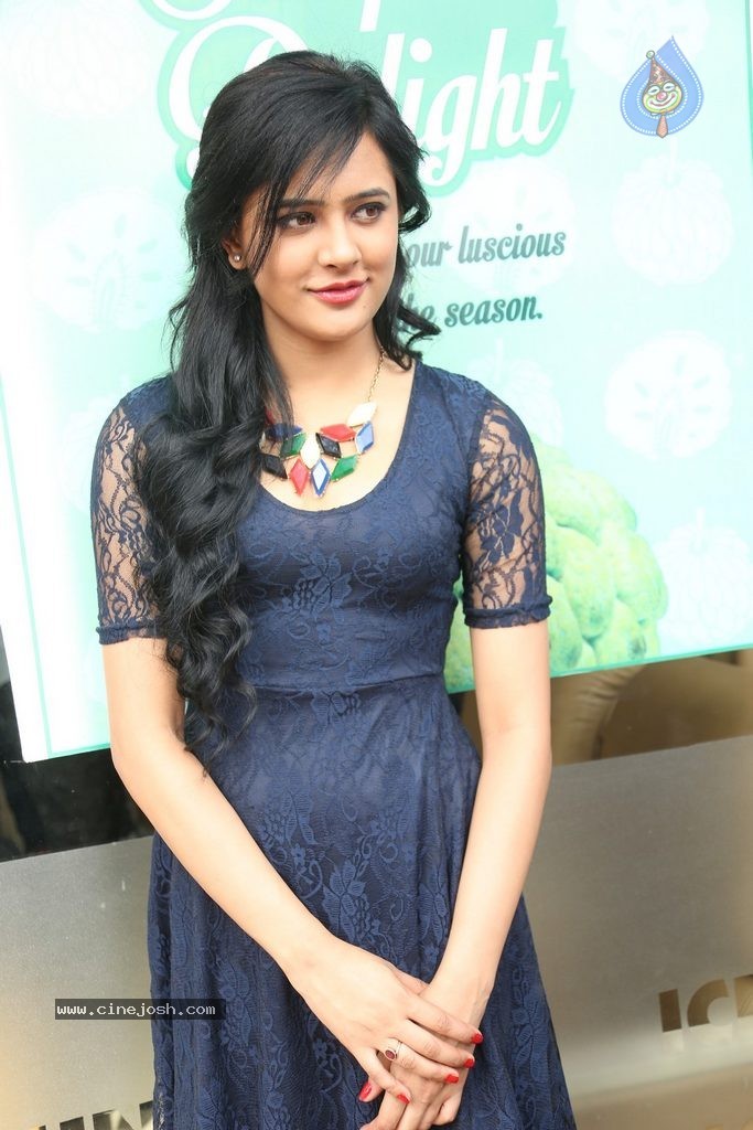 Diah Nicolas New Photos - 55 / 74 photos