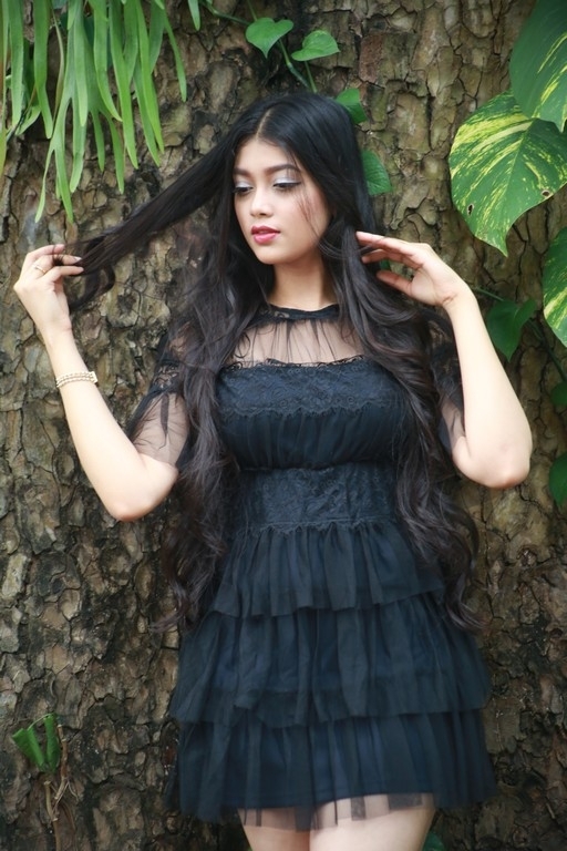 Digangana Suryavanshi Photos - 13 / 15 photos
