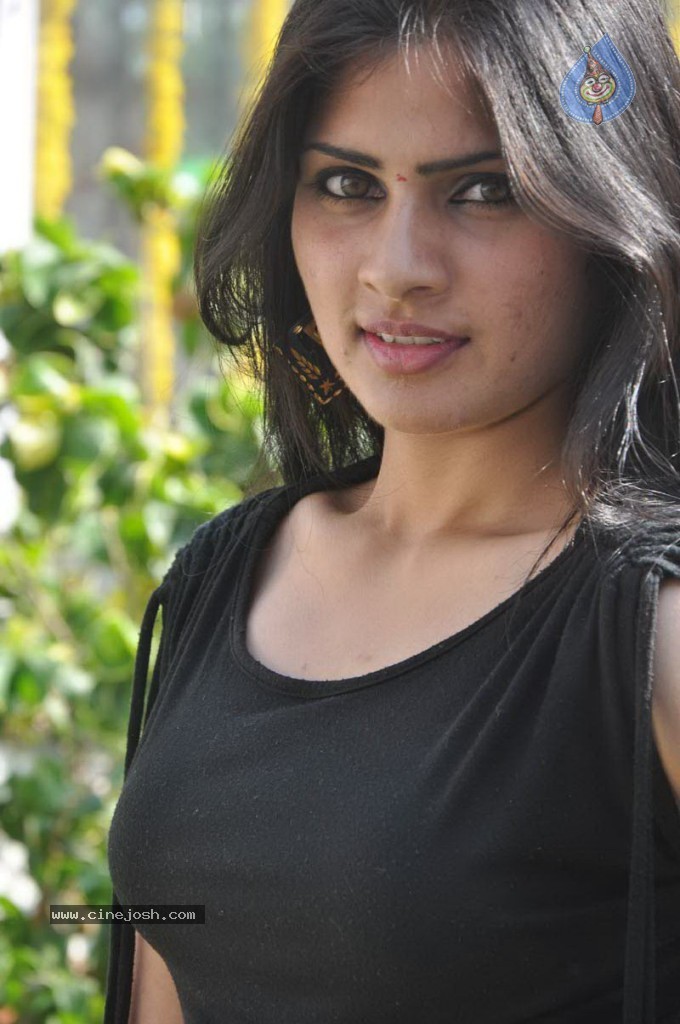 Diksha Latest Stills - 1 / 22 photos