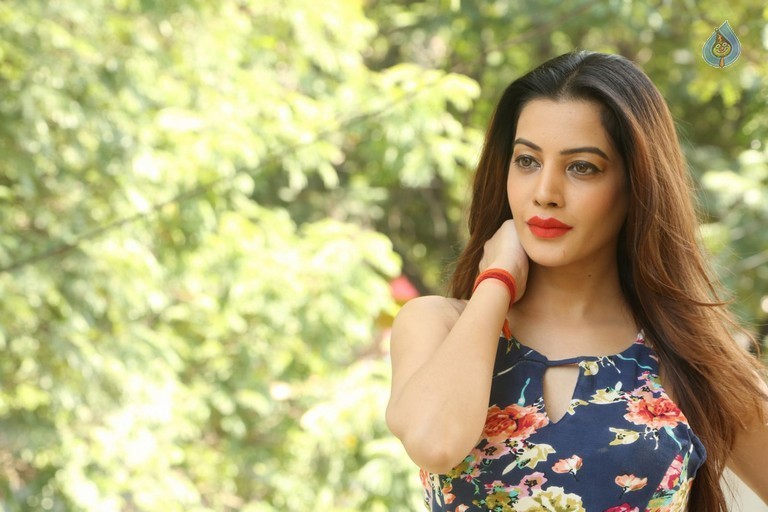 Diksha Panth New Gallery - 29 / 42 photos