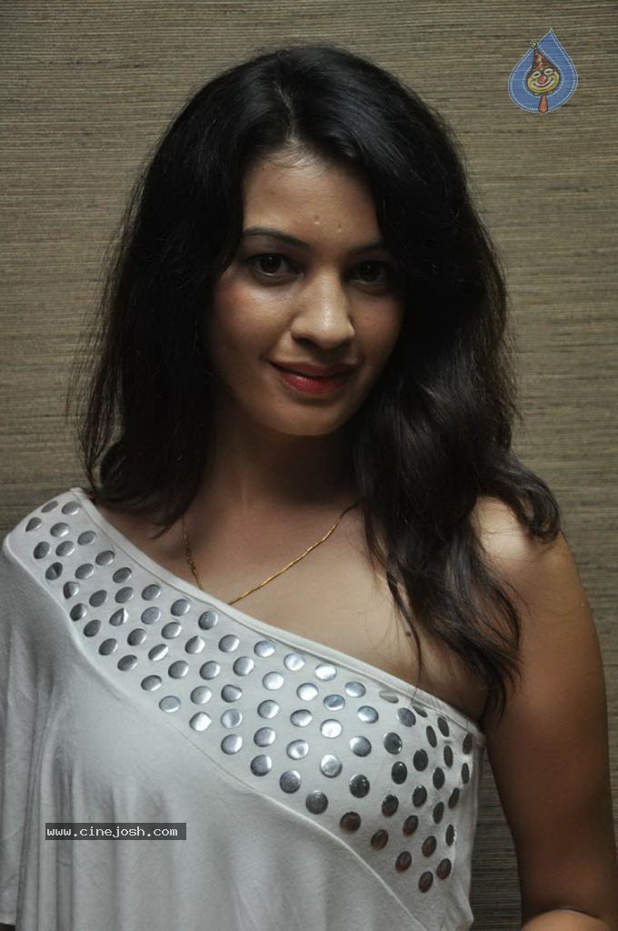 Diksha Panth New Stills - 36 / 47 photos