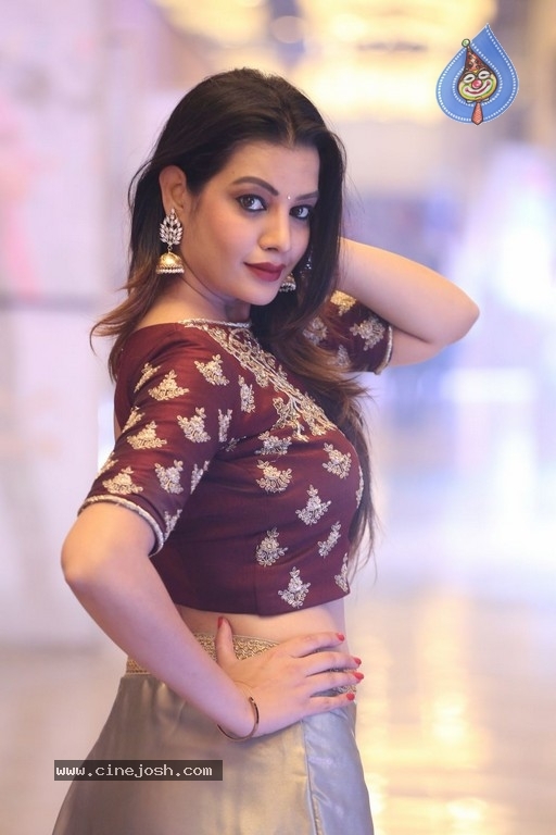 Diksha Panth Photos - 13 / 38 photos