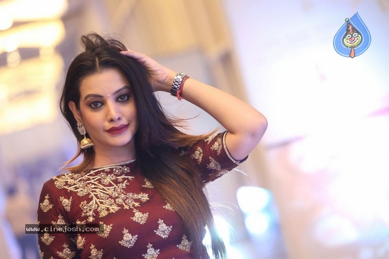 Diksha Panth Photos - 21 / 38 photos