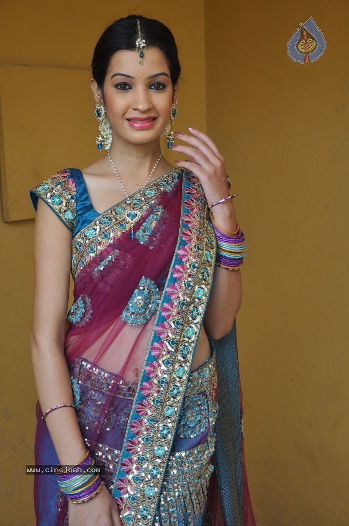 Diksha Panth Stills - 6 / 18 photos