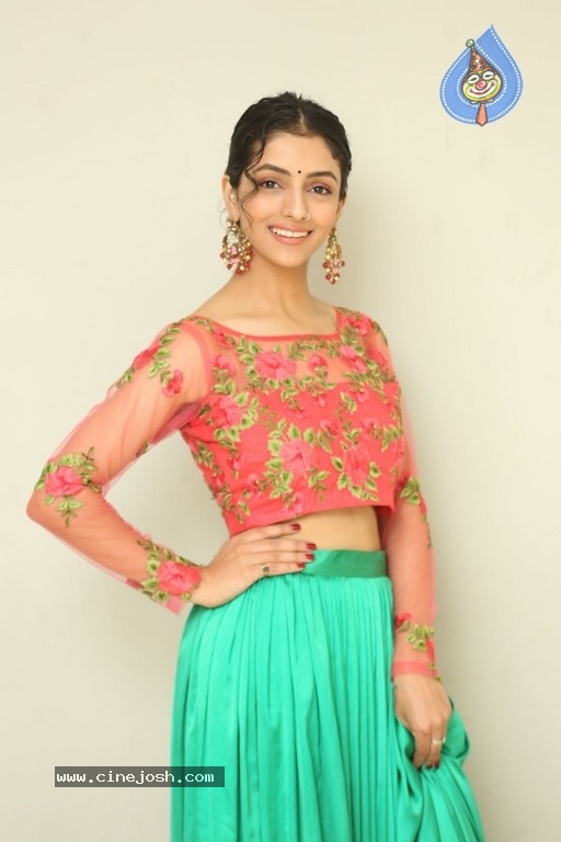 Diksha Sharma Raina Stills - 8 / 21 photos