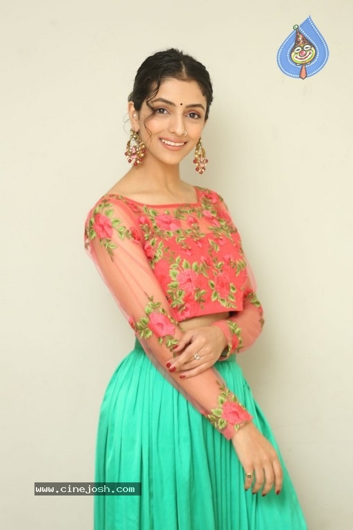 Diksha Sharma Raina Stills - 16 / 21 photos