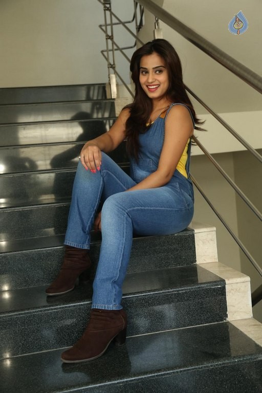 Dimple Chopade New Pics - 18 / 54 photos
