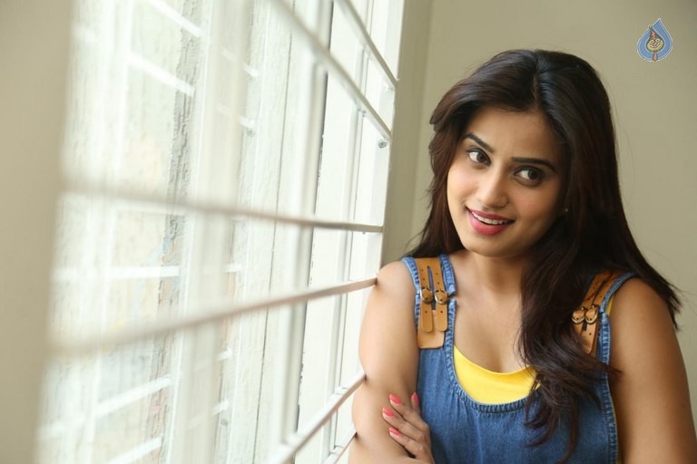Dimple Chopade New Pics - 44 / 54 photos