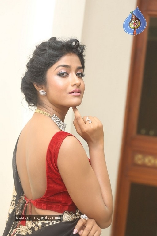 Dimple Hayati Gallery - 3 / 18 photos