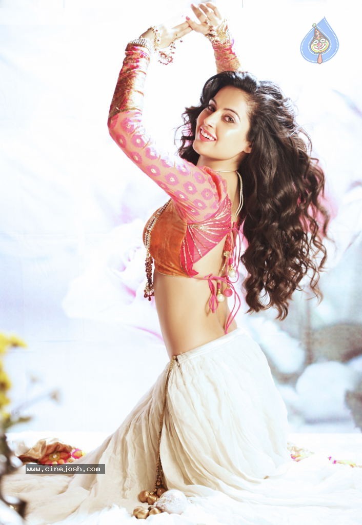 Disha Pandey Portfolio - 19 / 28 photos