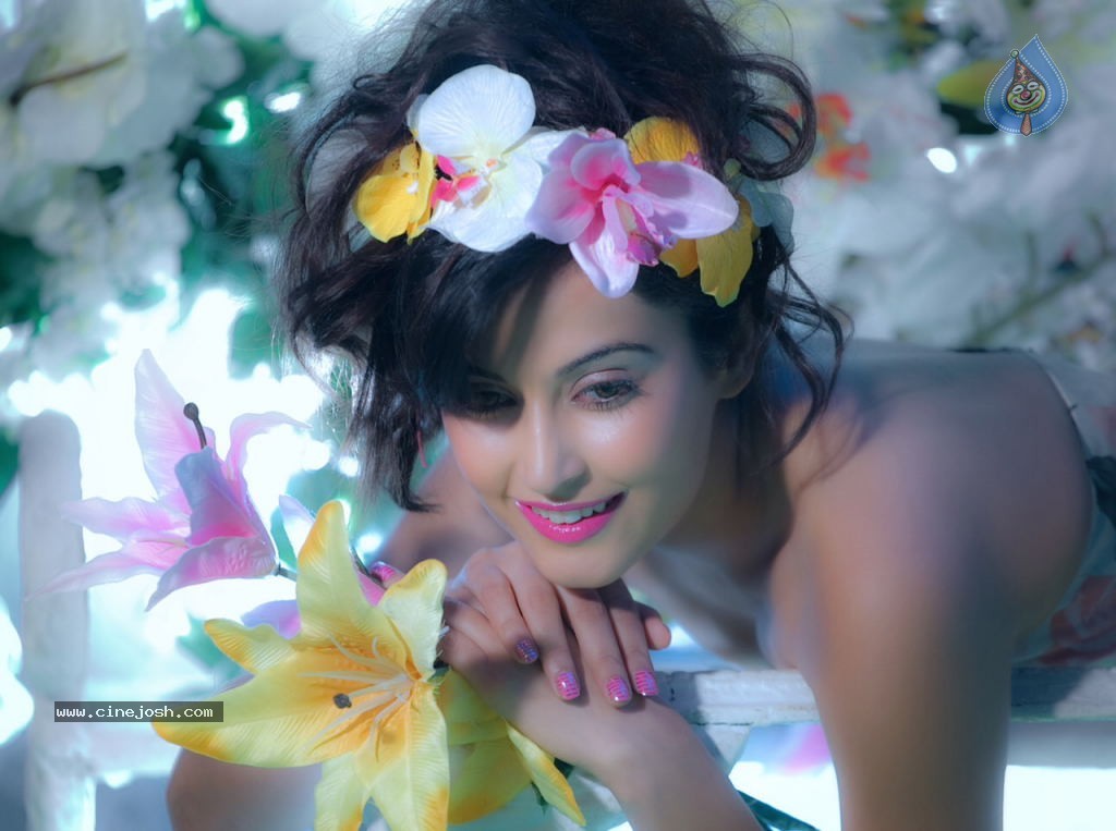 Disha Pandey Portfolio - 25 / 28 photos
