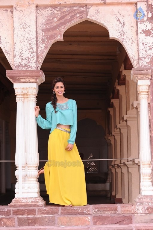 Disha Patani New Pics - 26 / 26 photos