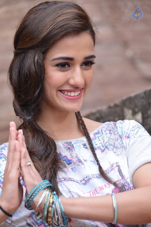 Disha Patani New Pics - 10 / 21 photos