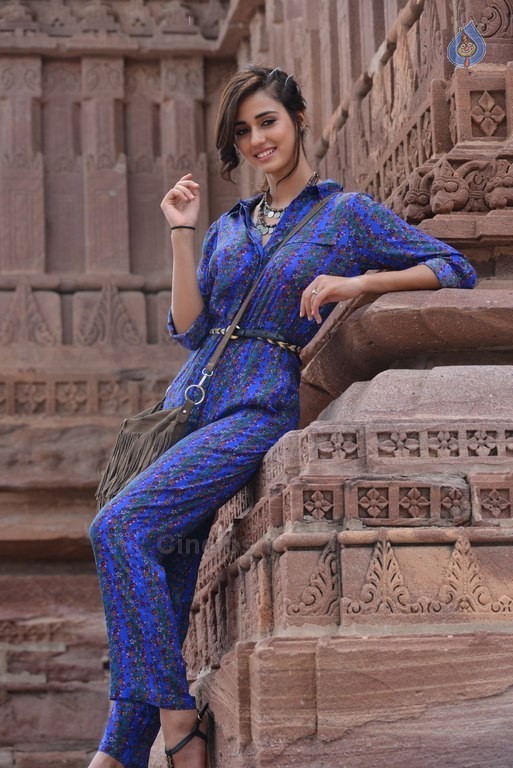 Disha Patani New Pics - 15 / 27 photos