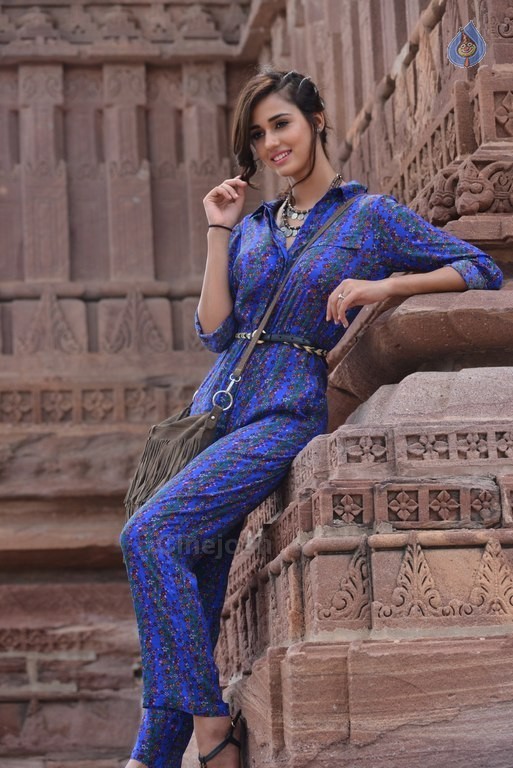 Disha Patani New Pics - 18 / 27 photos