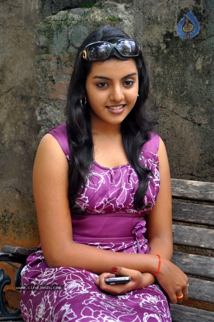 Divya Nagesh Latest Stills - 5 / 58 photos