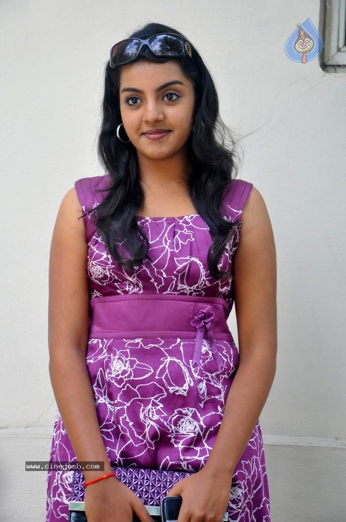 Divya Nagesh Latest Stills - 7 / 58 photos