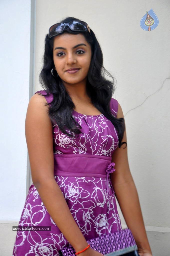 Divya Nagesh Latest Stills - 12 / 58 photos