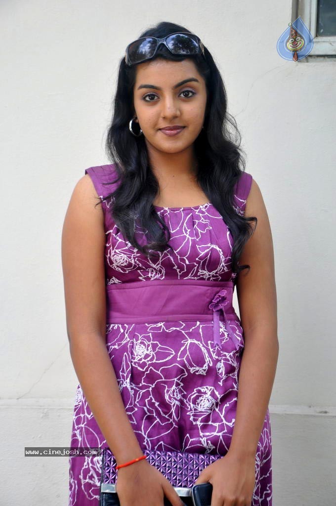 Divya Nagesh Latest Stills - 19 / 58 photos