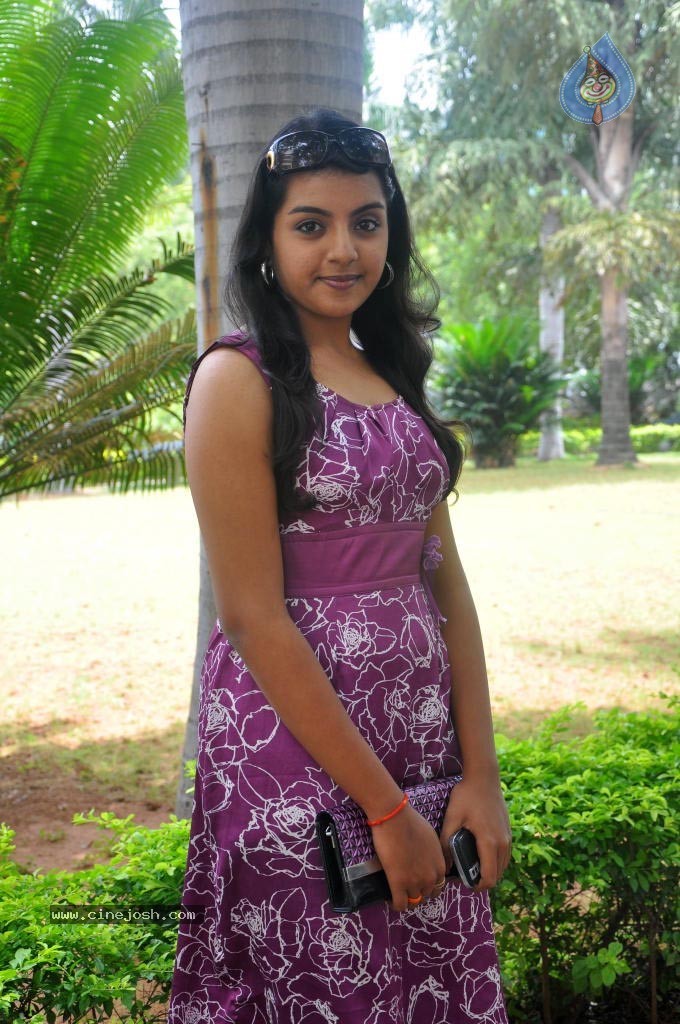 Divya Nagesh Latest Stills - 39 / 58 photos