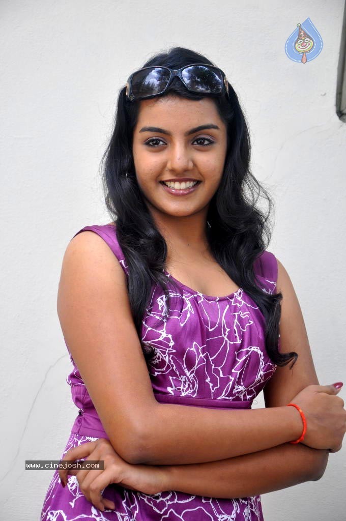 Divya Nagesh Latest Stills - 57 / 58 photos