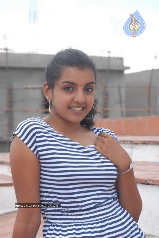 Divya Nagesh New Stills - 22 / 23 photos