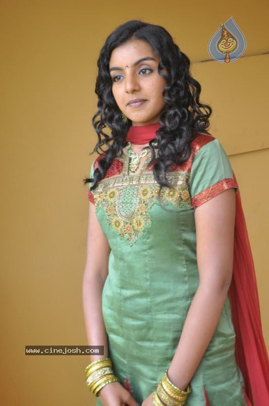 Divya Nagesh Stills - 38 / 54 photos