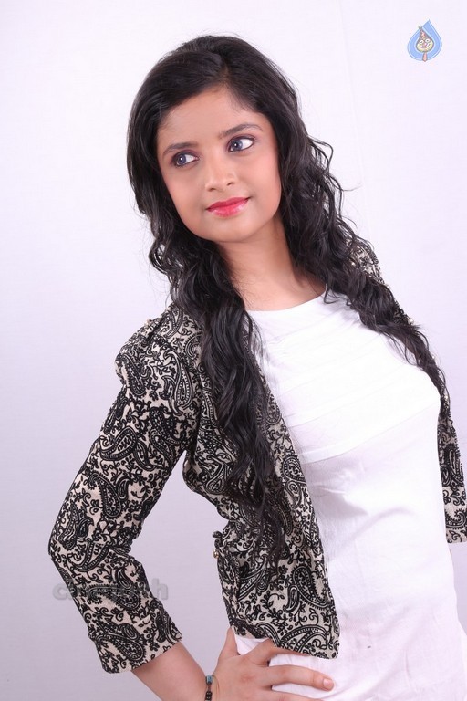 Divya New Stills - 3 / 42 photos