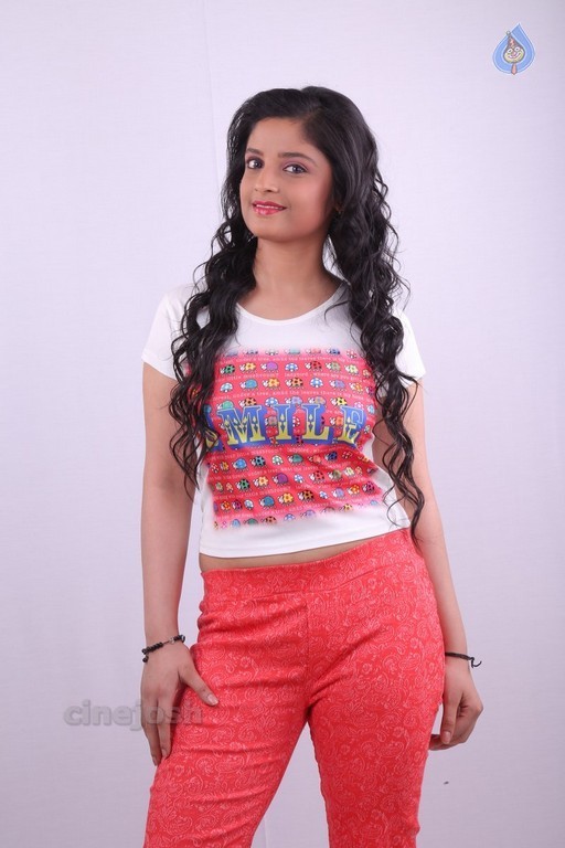 Divya New Stills - 21 / 42 photos