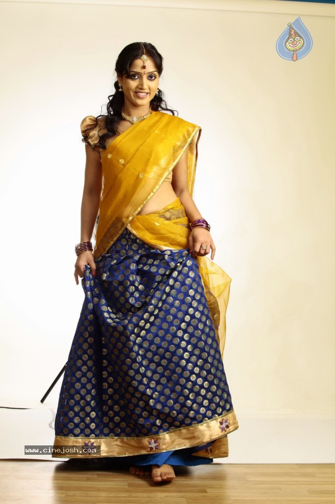 Divya Singh Hot Gallery - 60 / 102 photos